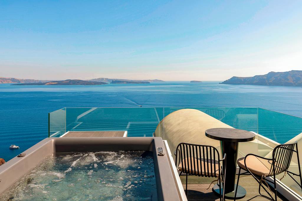 JTR_84225_Hom_Santorini_0822_25.jpg