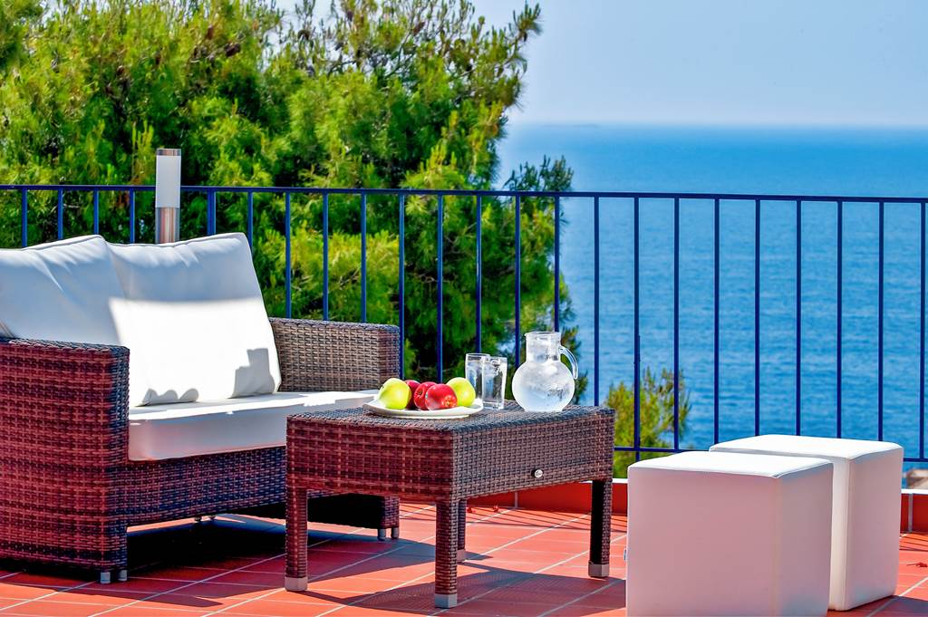 JSI_82660_Atrium_of_Alonissos_1220_06.jpg