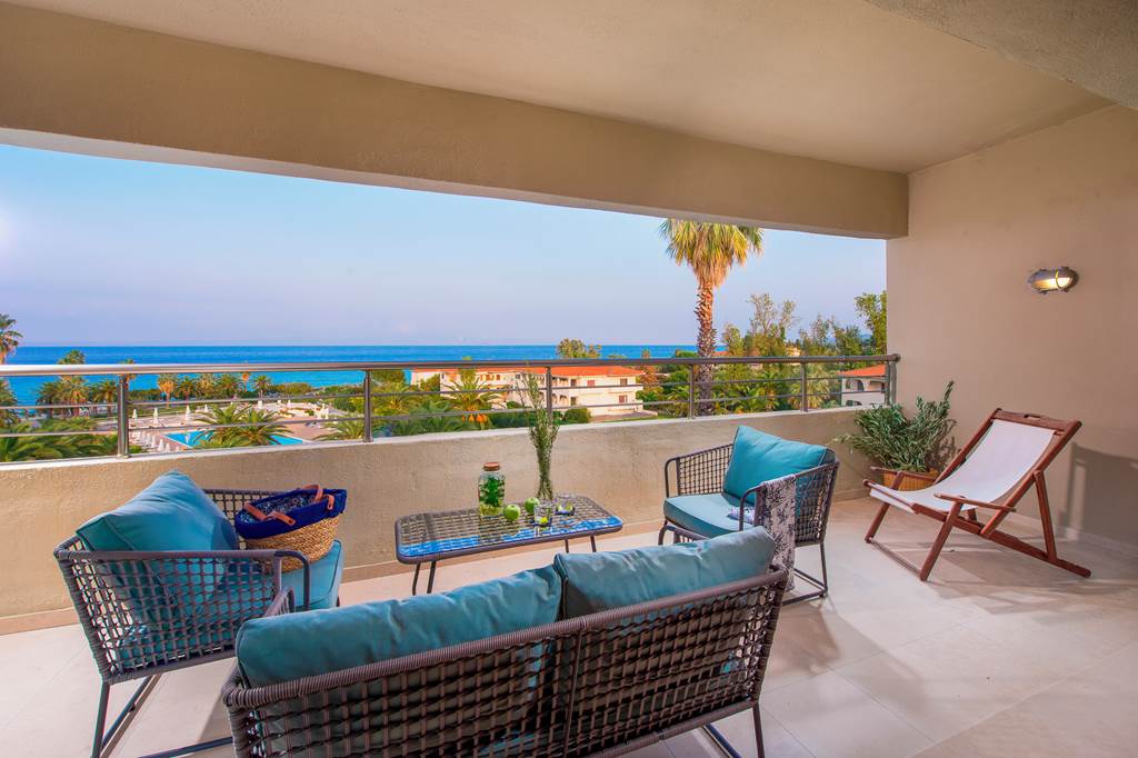 SKG_74441_Kassandra_Palace_0723_34.jpg