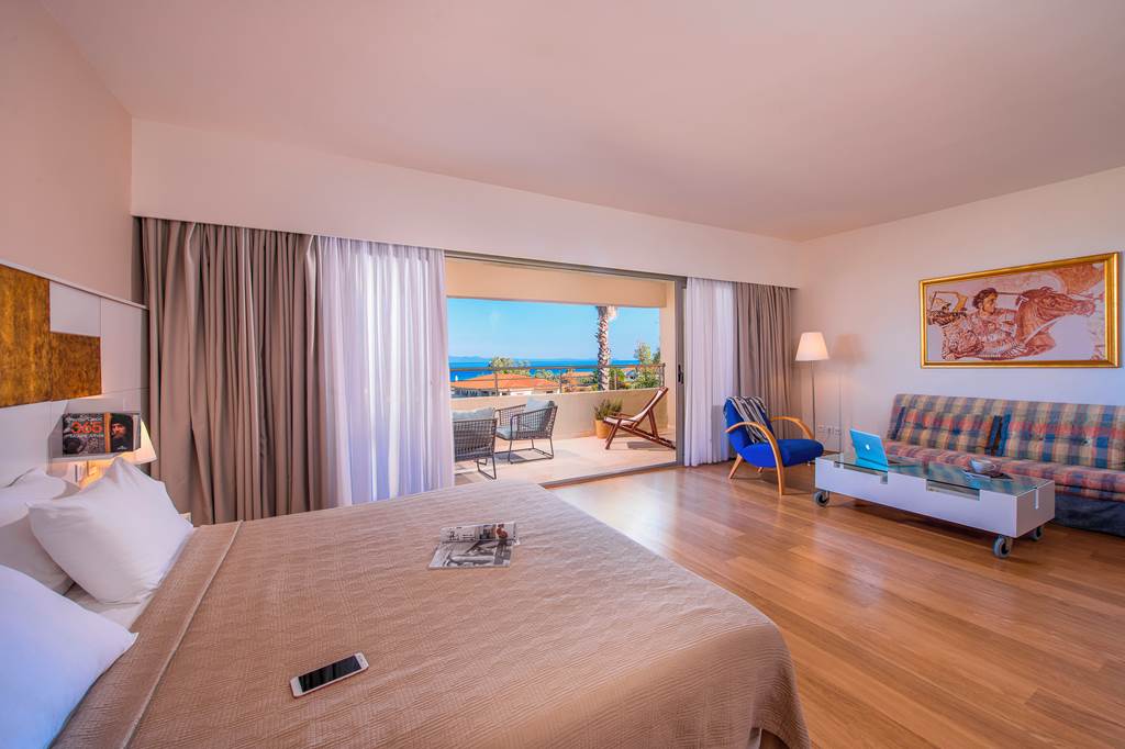 SKG_74441_Kassandra_Palace_0723_01.jpg
