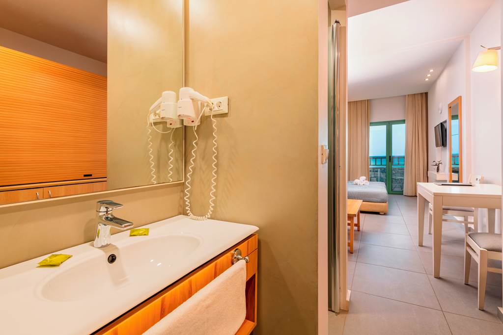 CHQ_84219_Erato_Beach_Hotel_0922_18.jpg