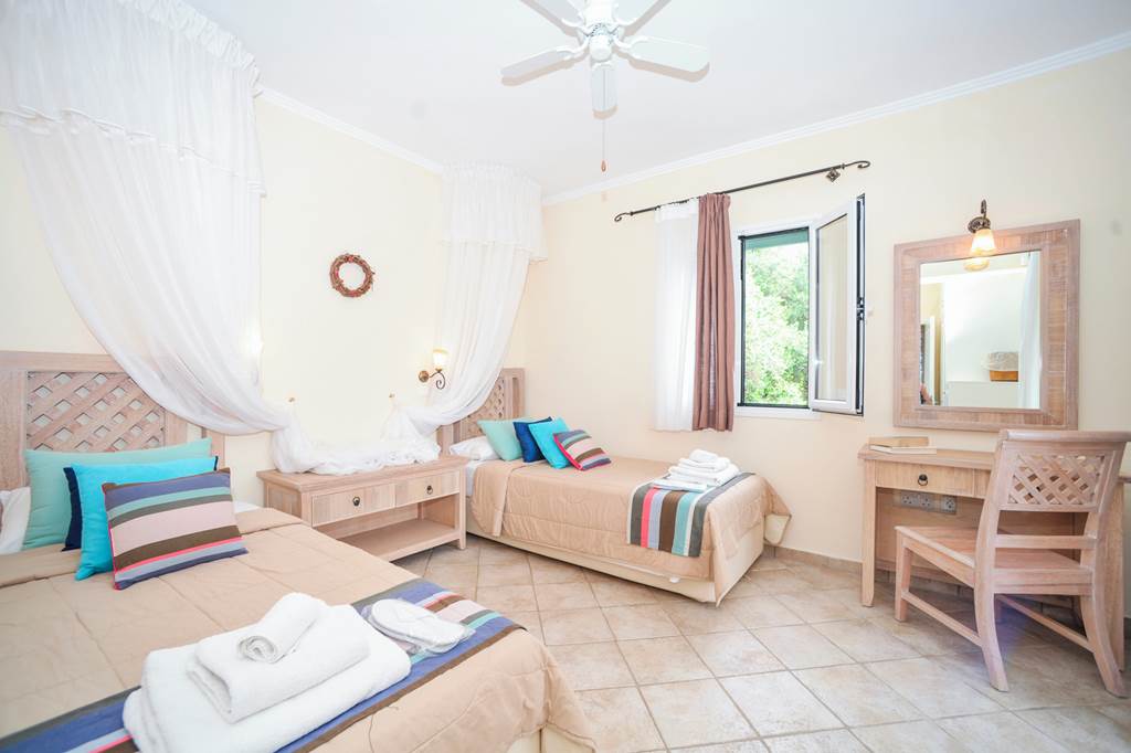 CFU_86659_Villa_Karydia_Yaliskari_Bay_0124_08.jpg