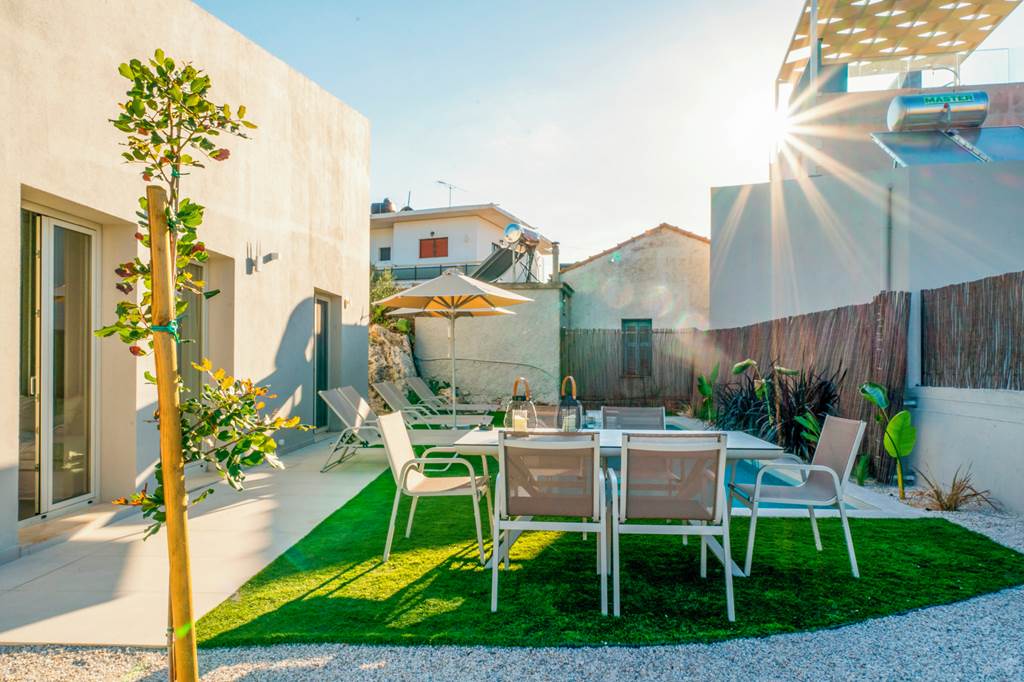 CHQ_88582_Villa_Charoupia_Plaka_1224_06.jpg