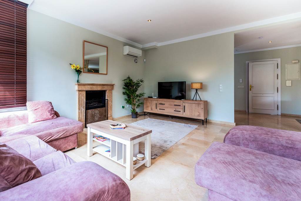 AGP_86123_Villa_Moongate_0923_03.jpg