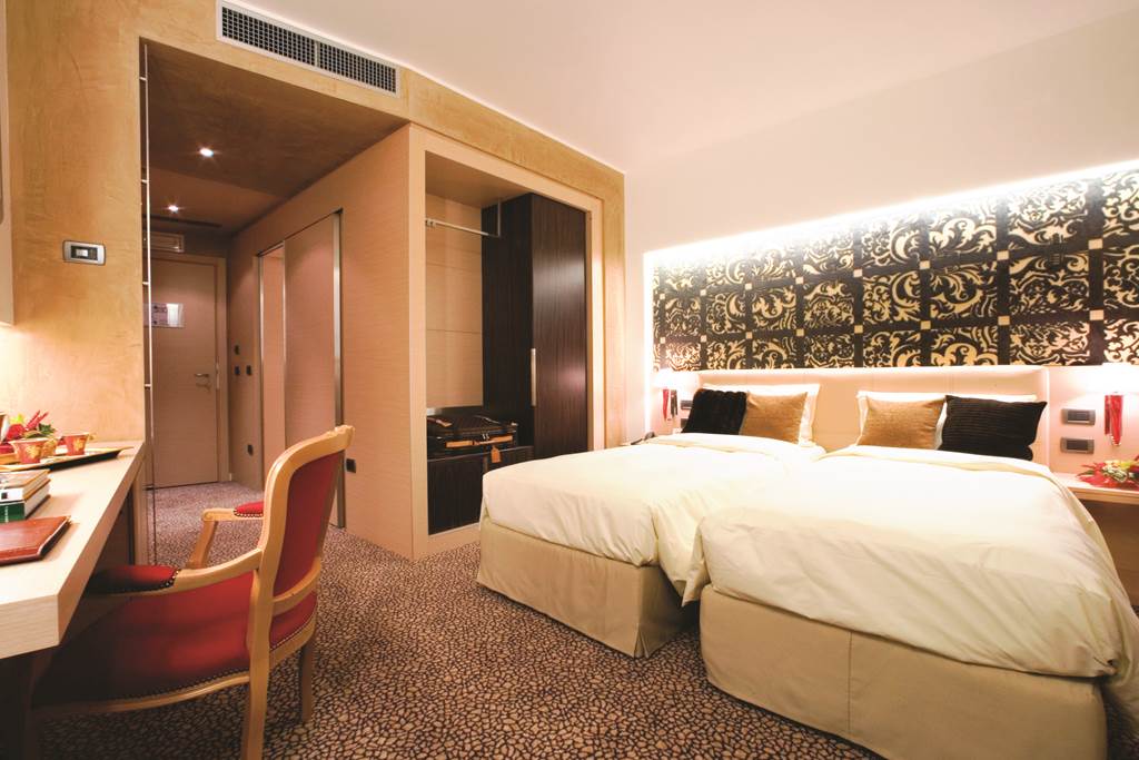 VCE_72676_Antony_Palace_Hotel_1116_01.jpg