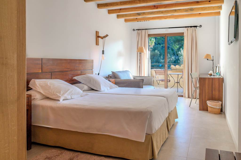 PMI_73658_Hotel_Es_Port_0325_01.jpg
