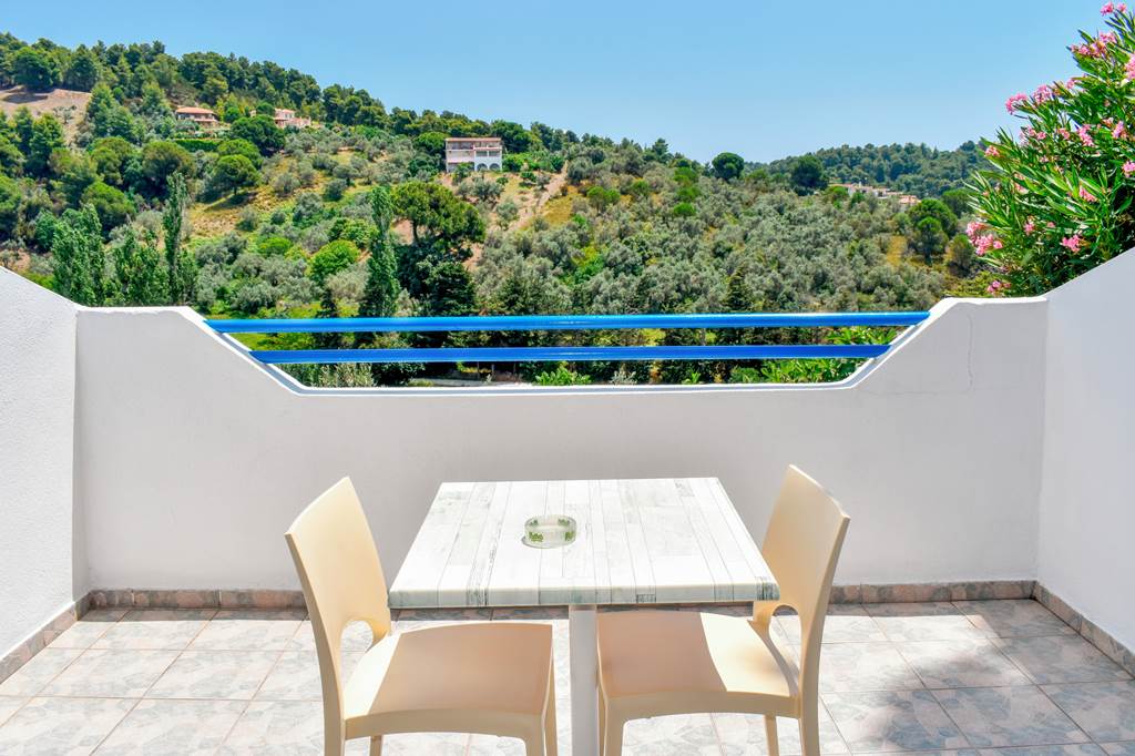 JSI_84173_Xanthi_Studios_0822_04.jpg
