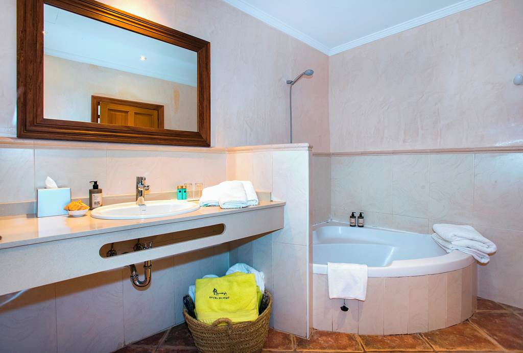 PMI_73658_Hotel_Es_Port_0822_22.jpg