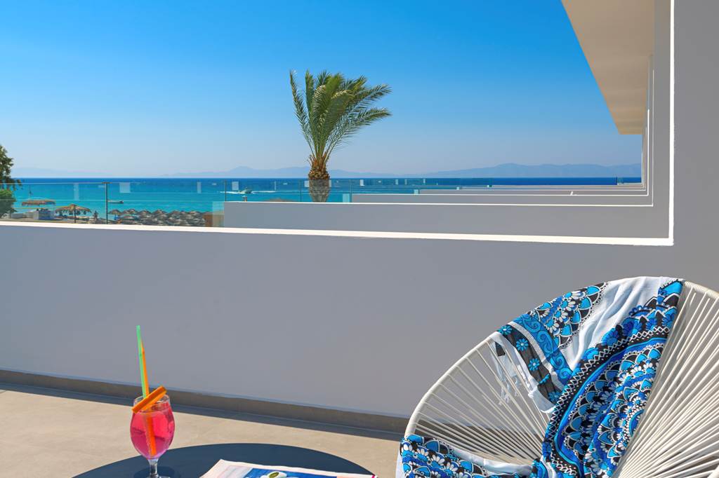 RHO_70128_avra_beach_0718_28.jpg
