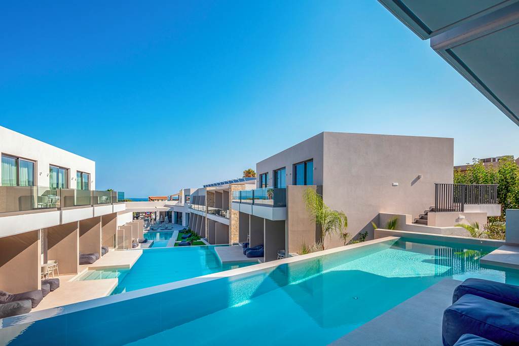 CHQ_88381_Phos_Hotel_1124_19.jpg