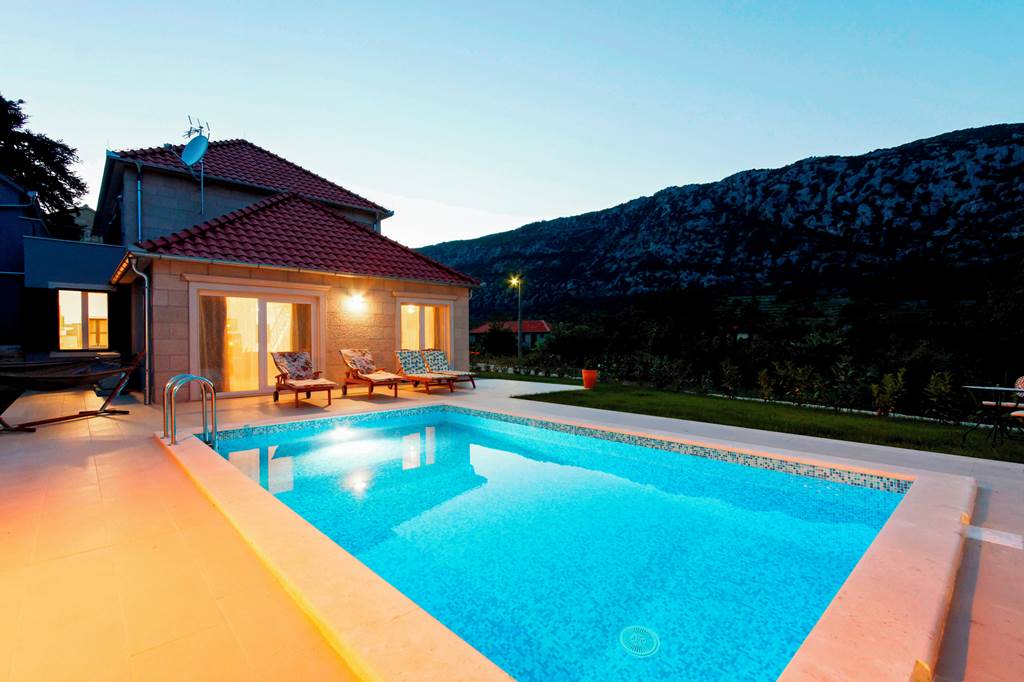 SPU_84774_Villa_Zupa_1222_07.jpg