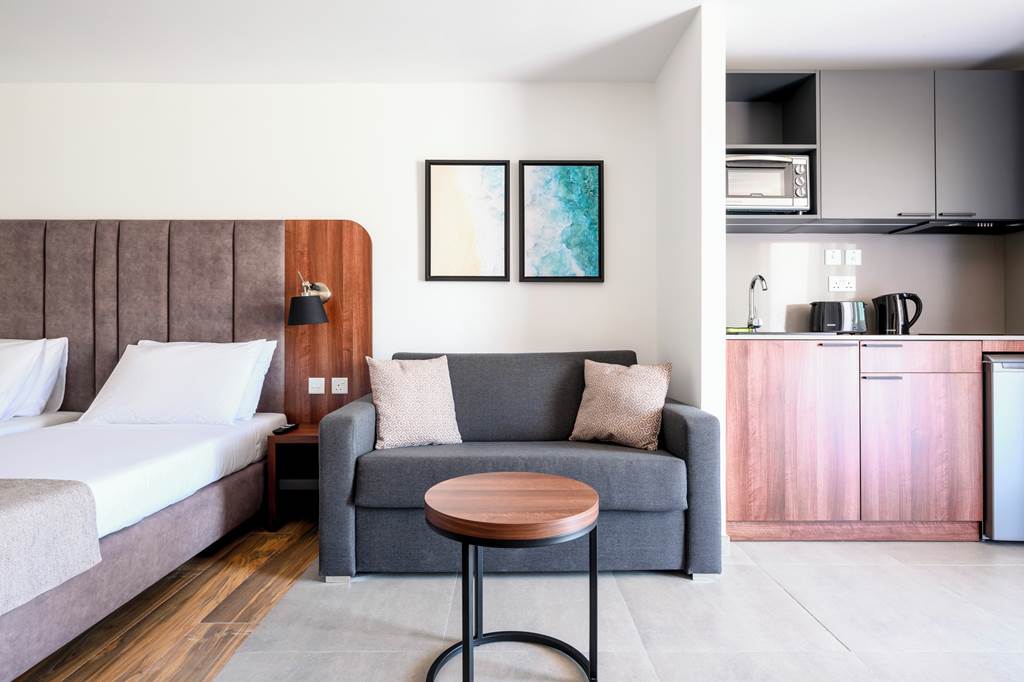 MLA_72189_Luna_Holiday_Complex_0723_01.jpg