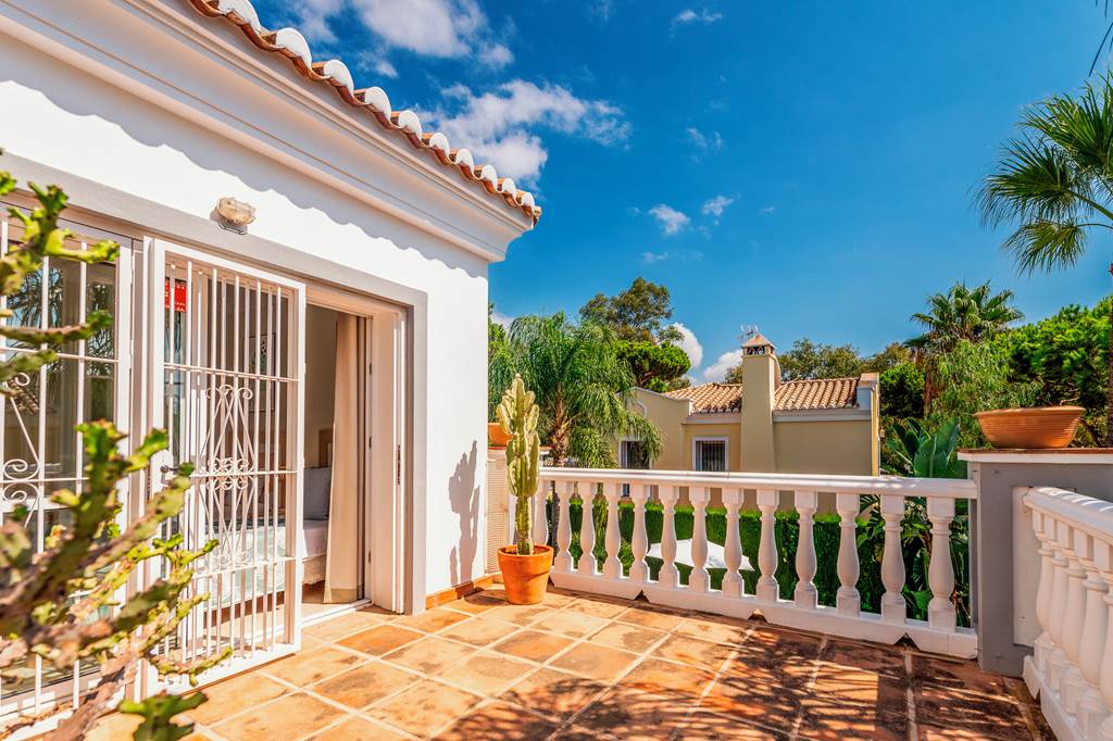 AGP_86123_Villa_Moongate_0923_02.jpg