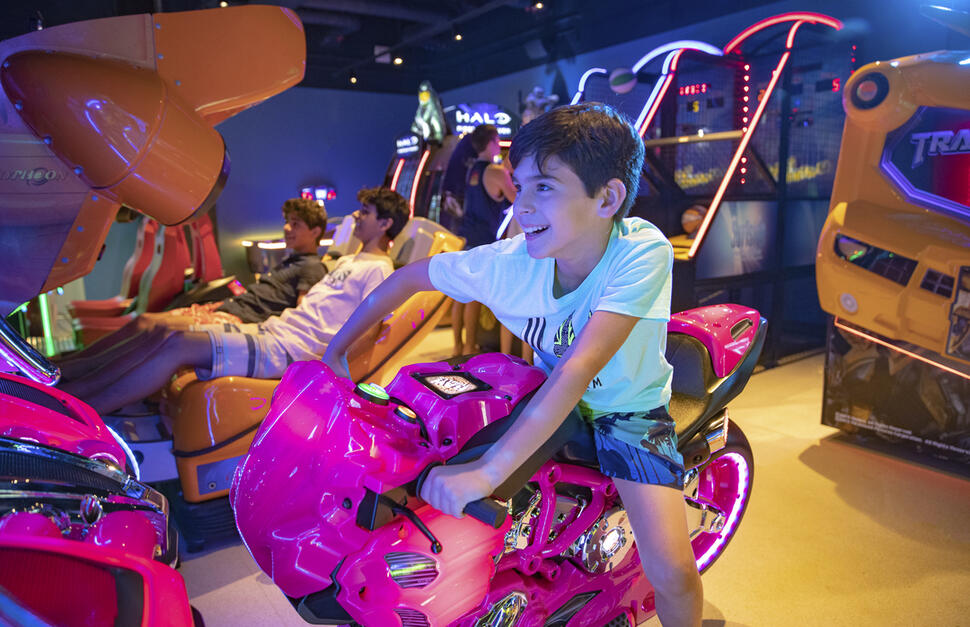 Universals-Endless-Summer-Resort-Surfside-Inn-and-Suites-9.jpg
