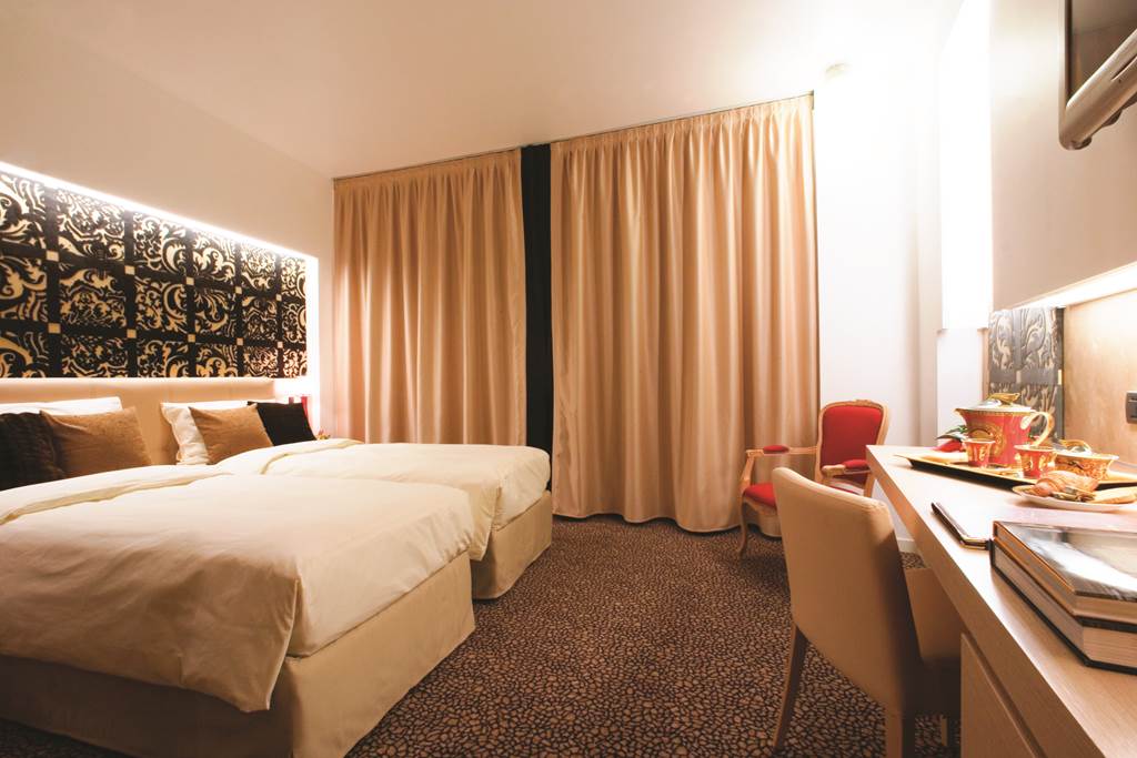 VCE_72676_Antony_Palace_Hotel_1116_02.jpg