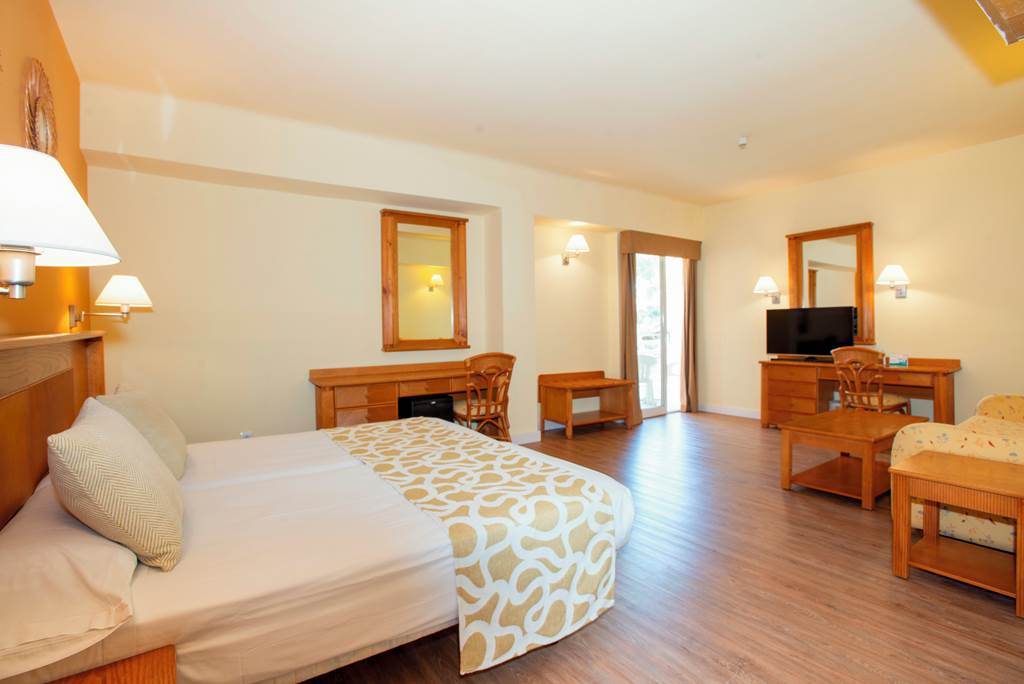 PMI_85484_Ona_Palmira_Suites_0824_04.jpg