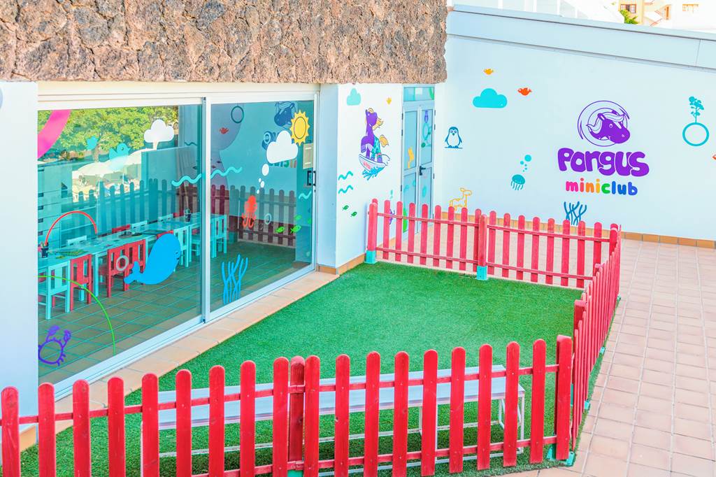 FUE_78395_FERGUS_Cactus_Garden_0124_10.jpg