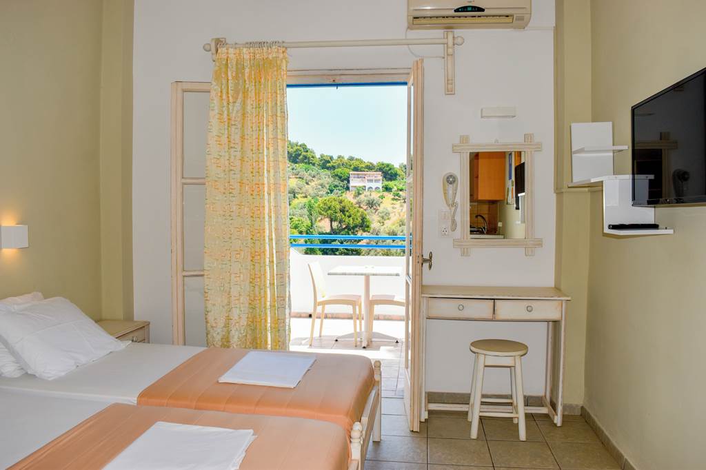 JSI_84173_Xanthi_Studios_0822_06.jpg
