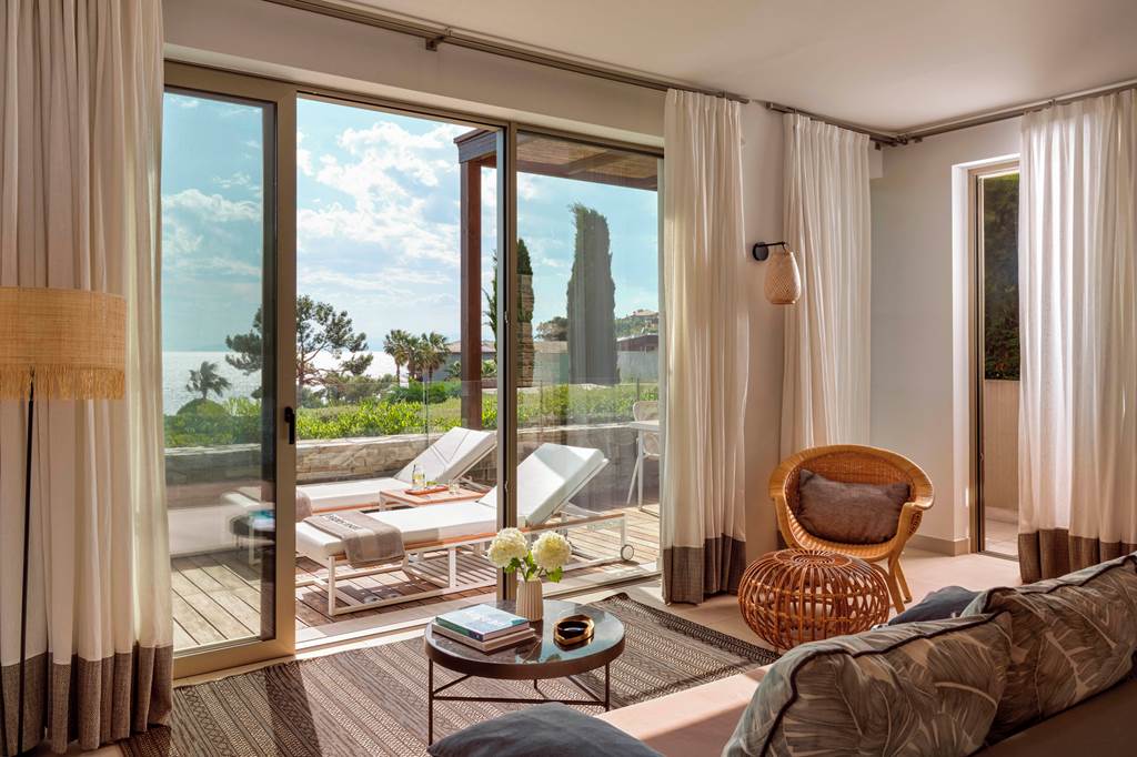 SKG_82137_Eagles_Villas_0125_06.jpg