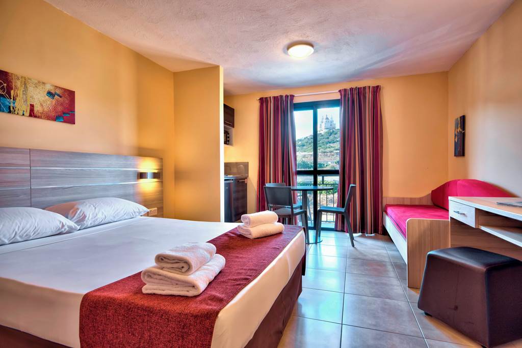 MLA_72189_Luna_Holiday_Complex_1121_01.jpg