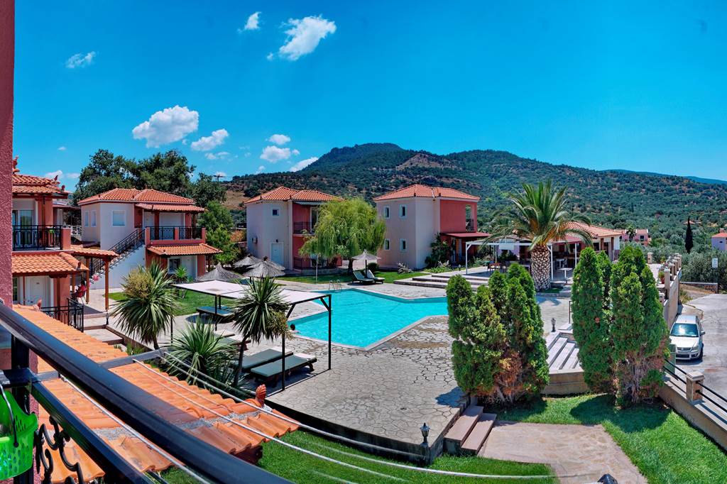 MJT_86305_Yakinthos_Garden_1223_40.jpg