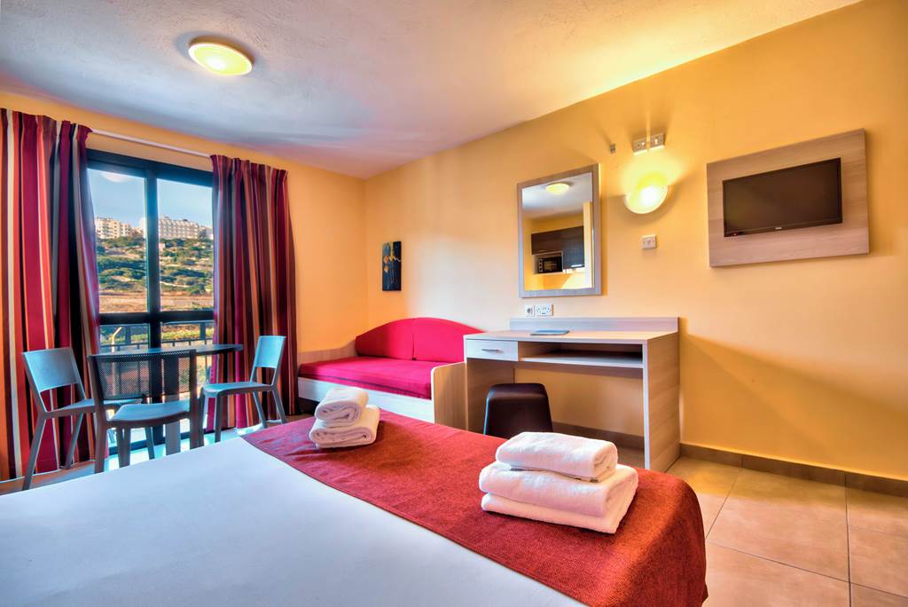 MLA_72189_Luna_Holiday_Complex_1121_02.jpg
