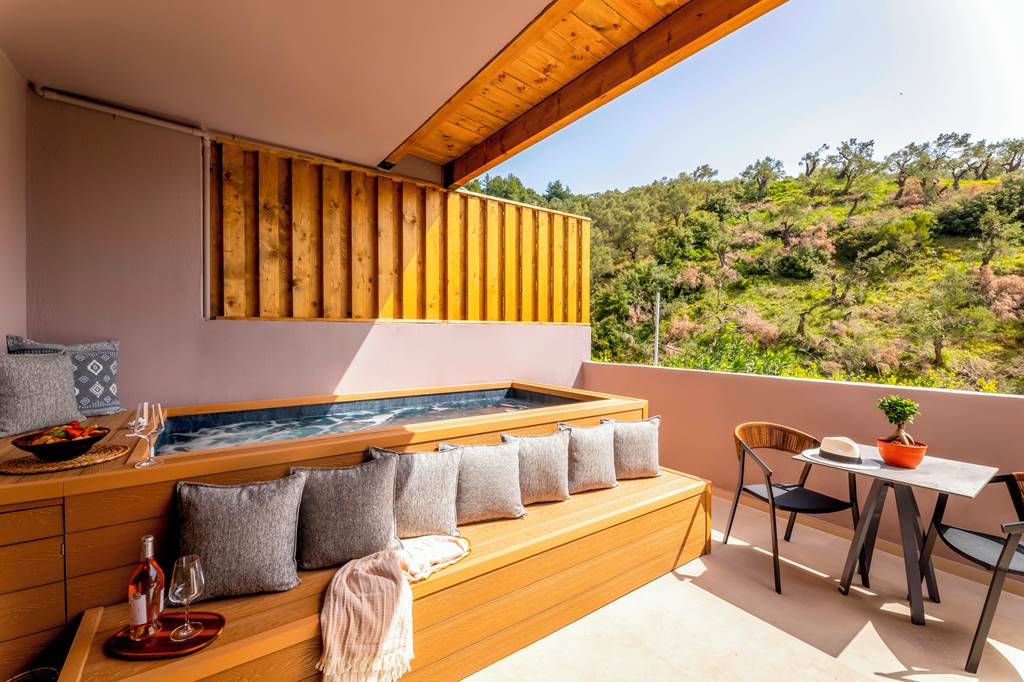 JSI_83462_Skiathos_Avaton_Suites_&_Villas_0922_01.jpg
