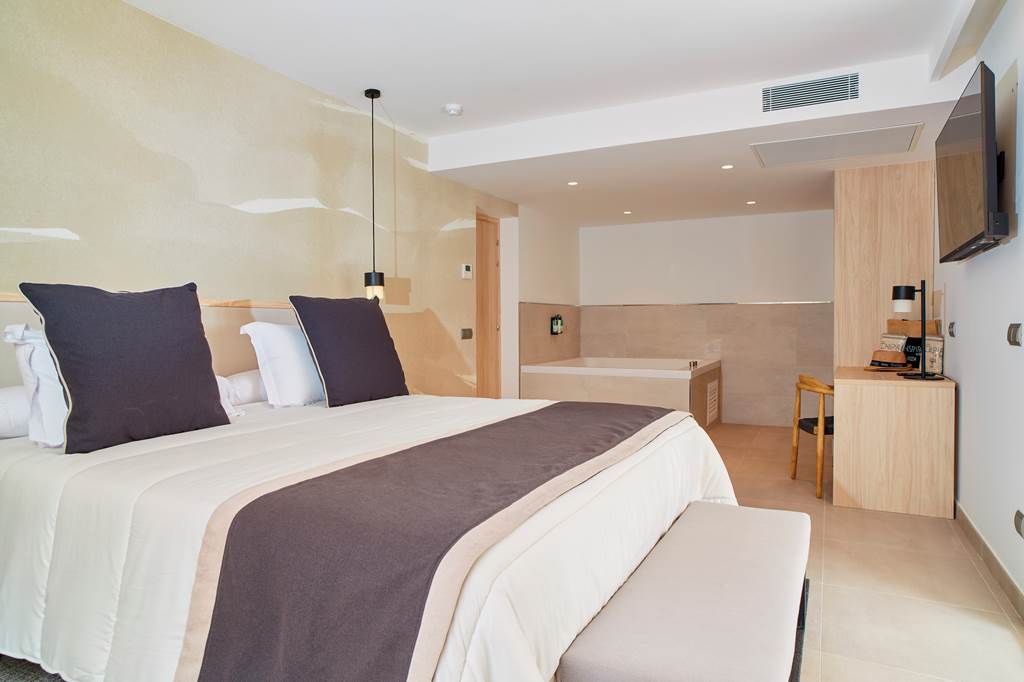 IBZ_70451_Invisa_Figueral_Resort_0724_11.jpg