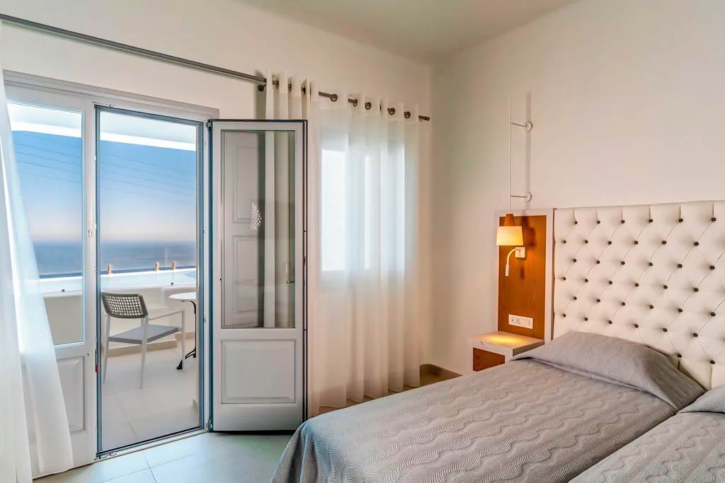 JTR_81459_Santorini_Palace_1222_03.jpg