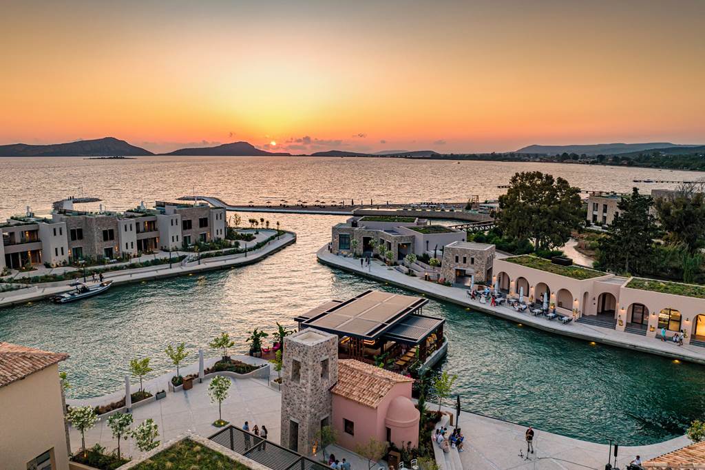KLX_85207_W_Costa_Navarino_0325_17.jpg
