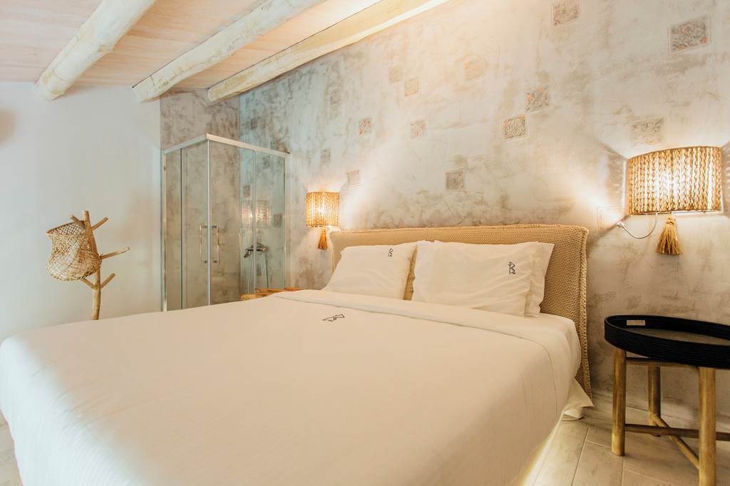 SKG_80160_Blue_Carpet_Luxury_Suites_1224_25.jpg