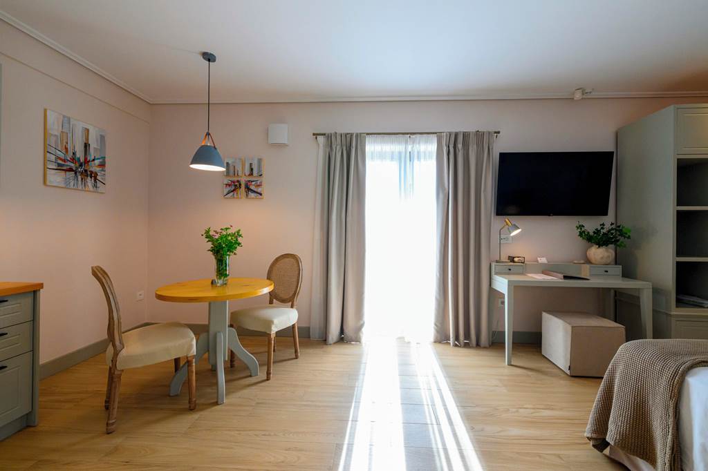 KLX_85488_Kannas_Luxury_Suites_0524_18.jpg
