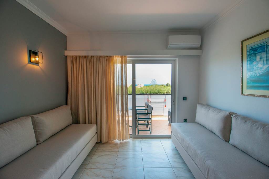 CHQ_80642_Selini_Suites_0124_02.jpg