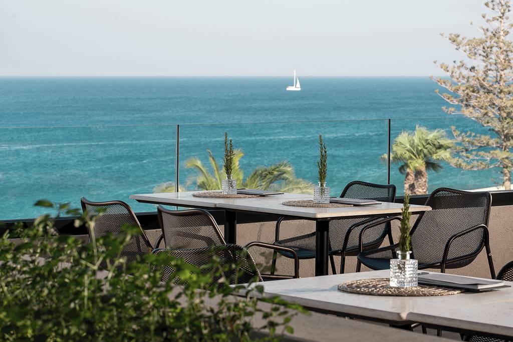 RHO_86482_Helea_Family_Beach_Resort_1123_24.jpg
