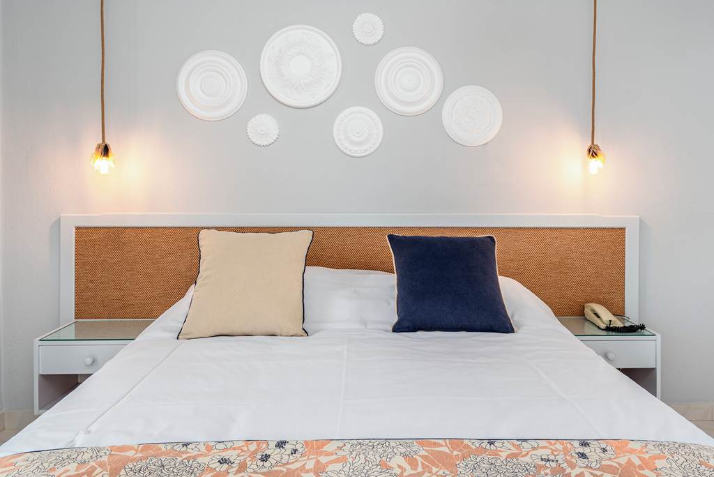 CHQ_84431_Mrs_Chryssana_Beach_Hotel_1122_05.jpg