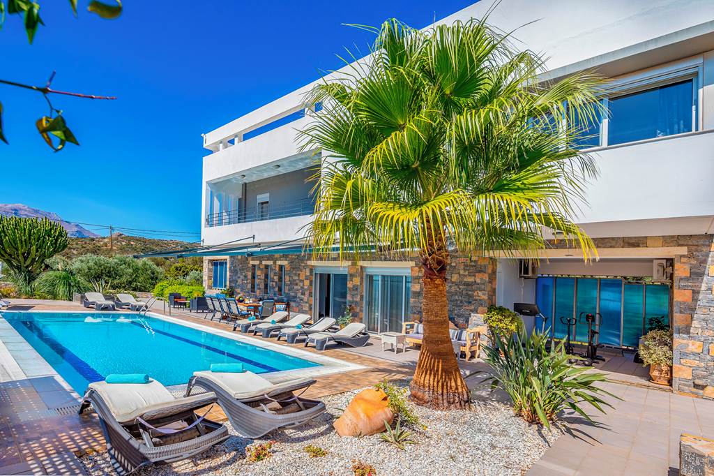 HER_86418_Villa_Friends_1123_09.jpg