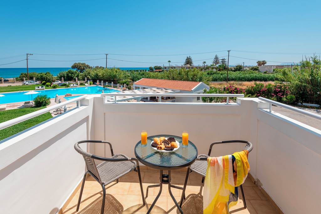 CHQ_84431_Mrs_Chryssana_Beach_Hotel_1122_08.jpg