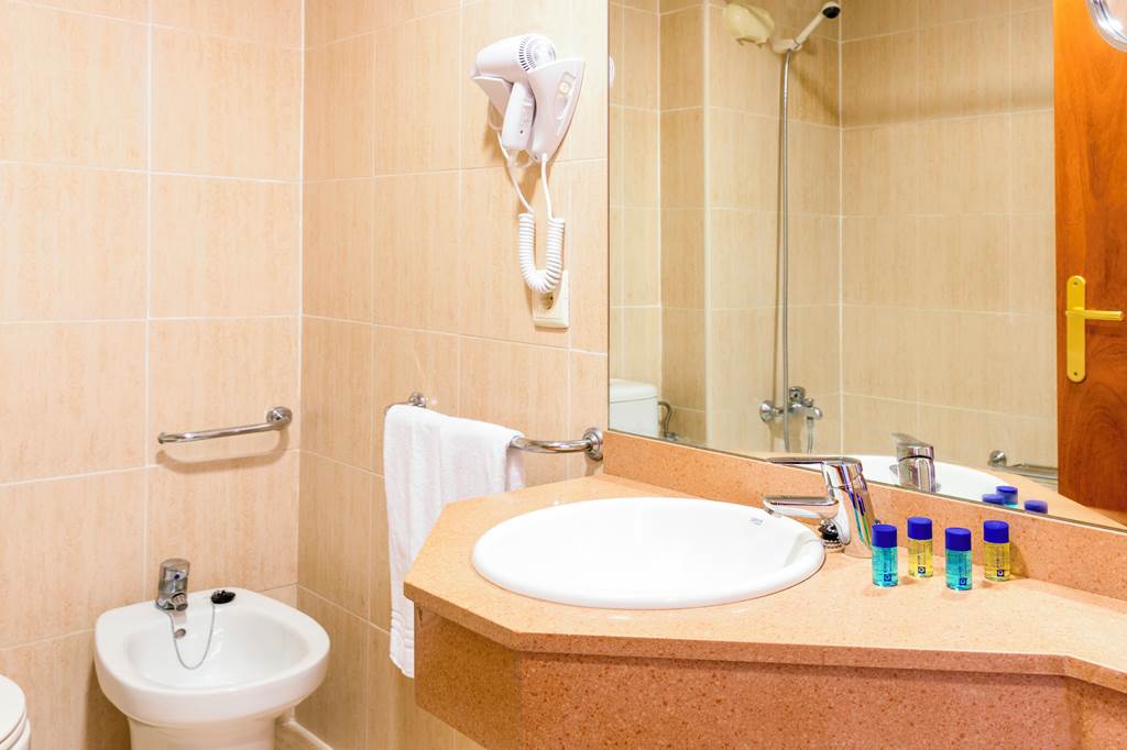 GRO_87652_HTOP_Royal_Beach_Hotel_0519_04.jpg