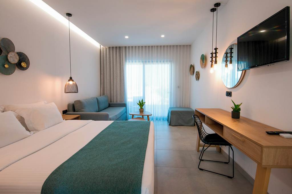 CHQ_80642_Selini_Suites_0224_12.jpg