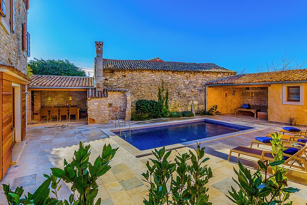 PUY_86399_Villa_Perla_Sisan_1123_03.jpg