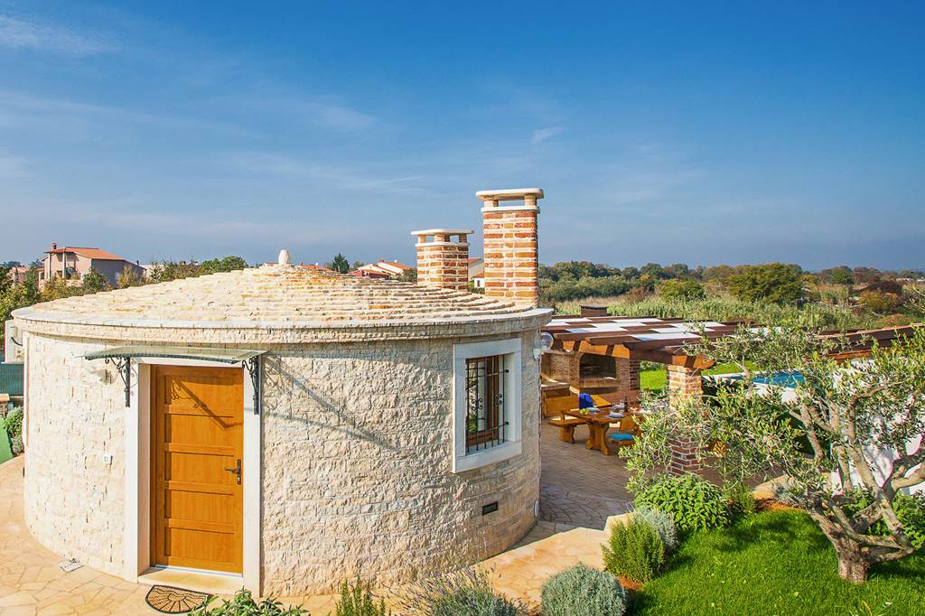 PUY_86391_Villa_Idlewood_1123_02.jpg