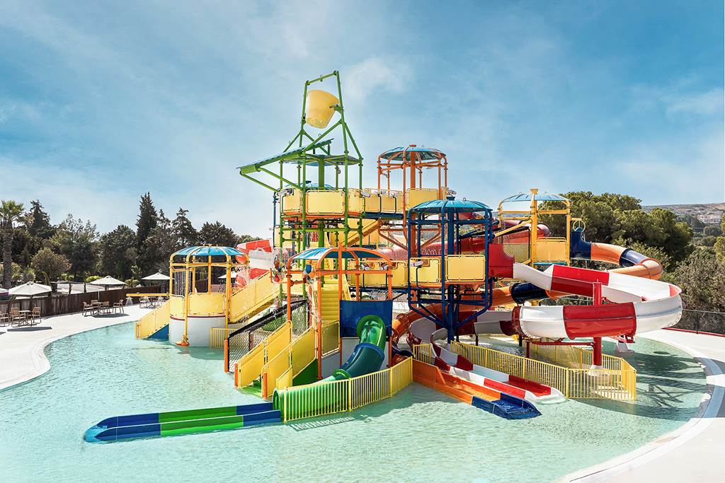 RHO_86482_Helea_Family_Beach_Resort_1123_41.jpg