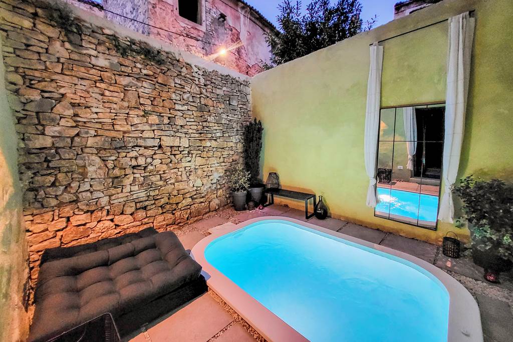 PUY_87619_Villa_Stone_Heights_0524_10.jpg