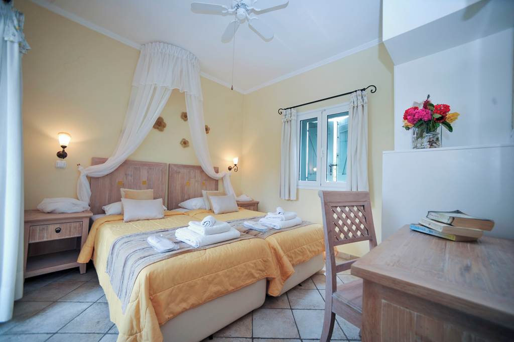 CFU_86778_Villa_Lemonia_Yaliskari_Bay_0124_07.jpg