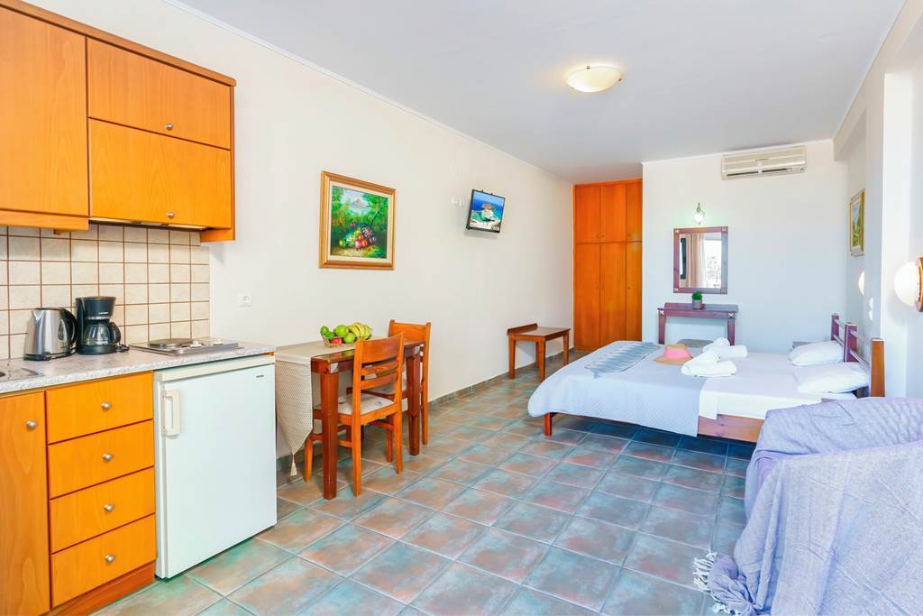 CHQ_85050_Sunrise_Suites_0223_02.jpg