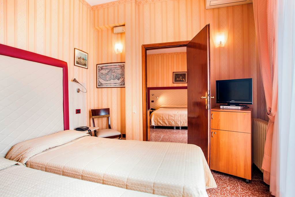 NAP_71464_Hotel_La_Pace_1221_04.jpg