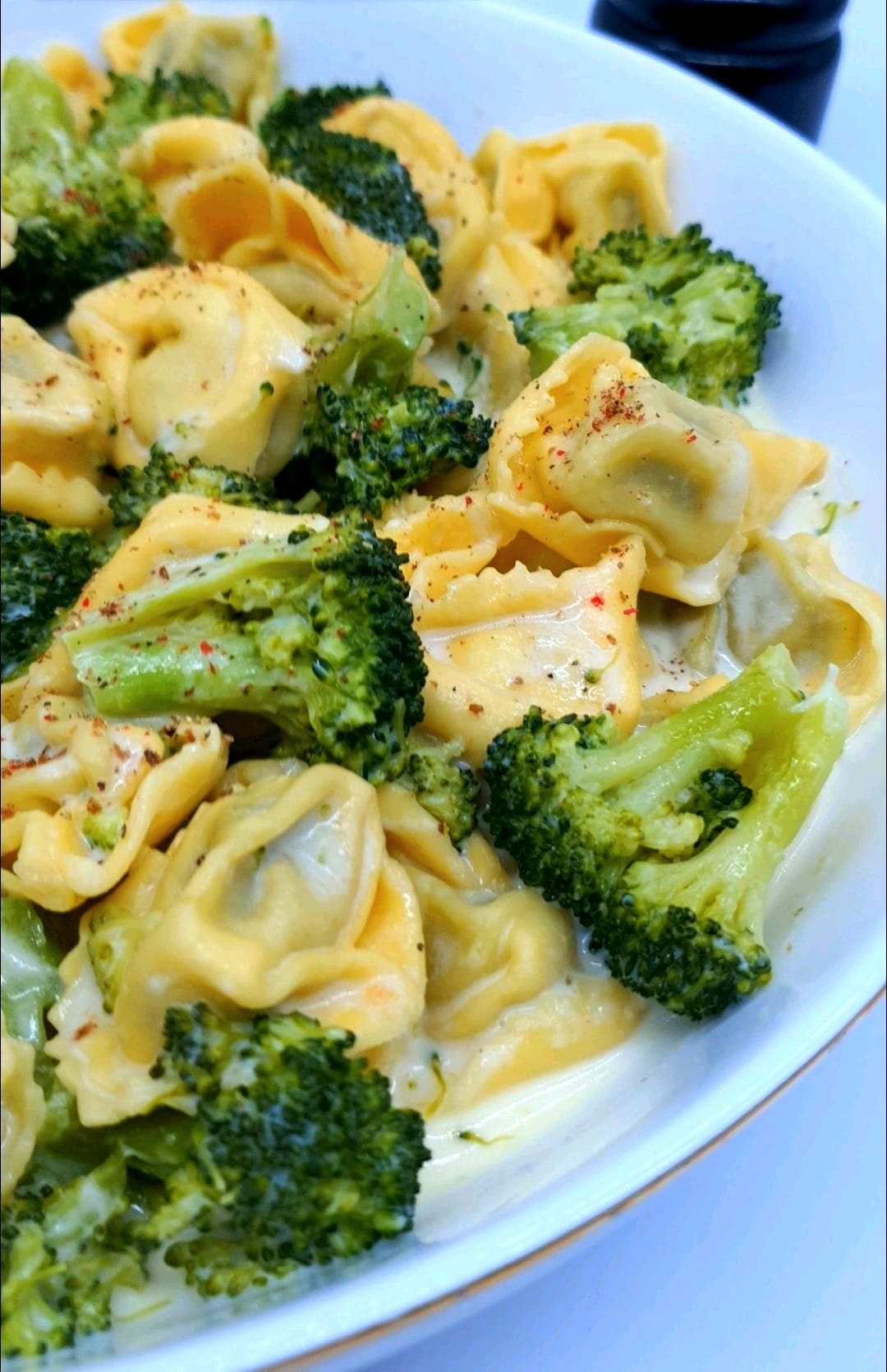 Tortellini mit Brokkoli Sahne Sauce (traditionell & Thermomix)