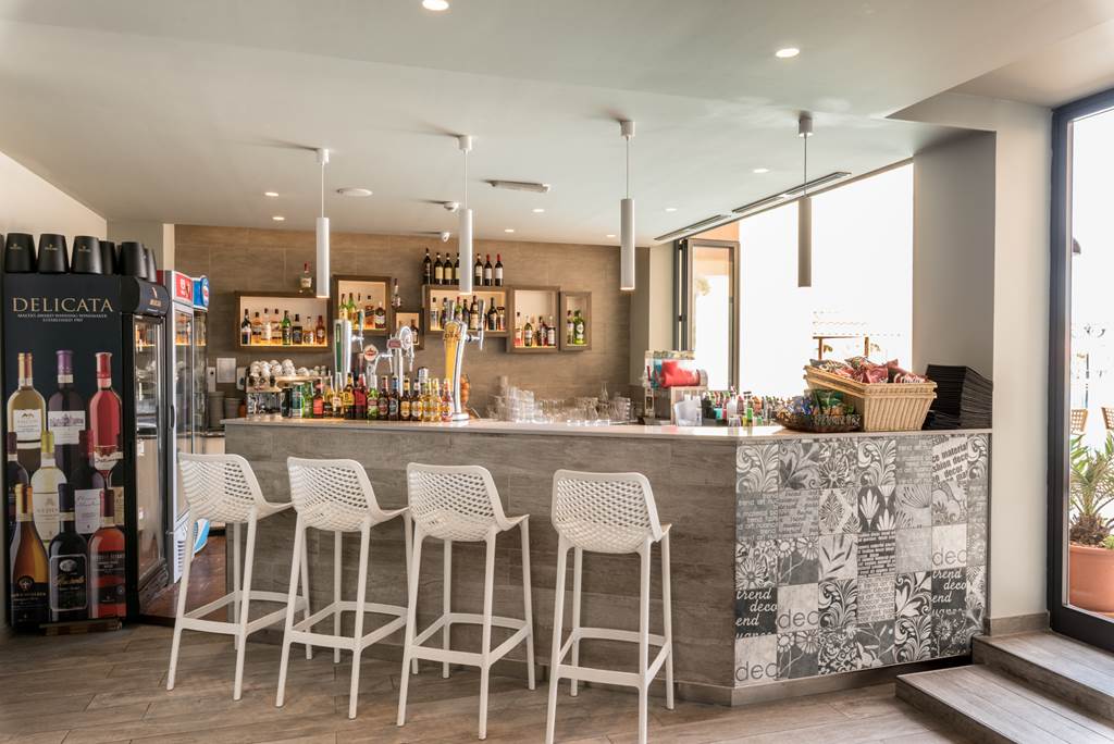 MLA_72189_Luna_Holiday_Complex_0618_26.jpg