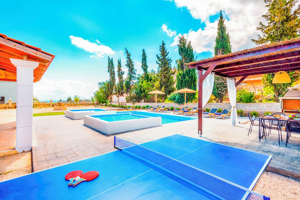 RHO_84142_Villa_Aileen_0822_05.jpg
