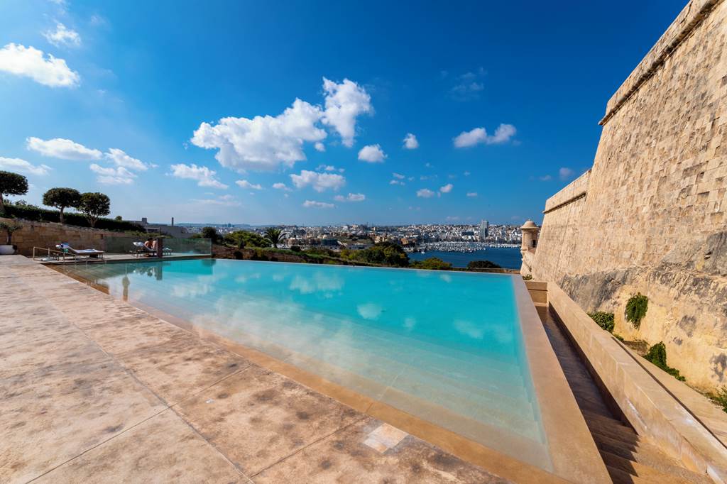MLA_77786_The_Phoenicia_1122_10.jpg